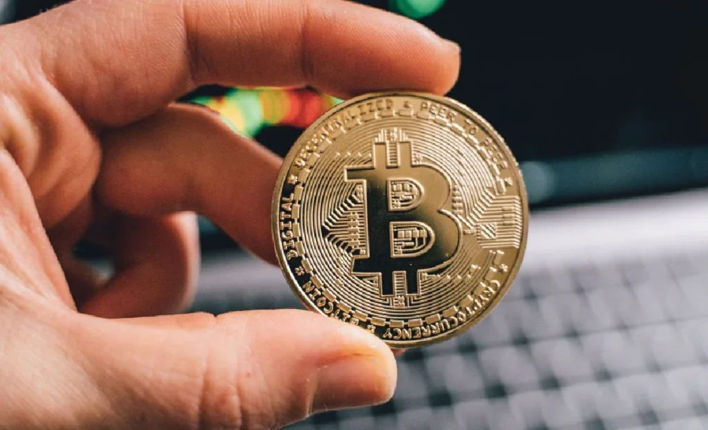 बिटकॉइन (Bitcoin) की शुरुआती कीमत कितनी थी और आज करोड़ों में कैसे पहुंचा? जानें सबकुछ